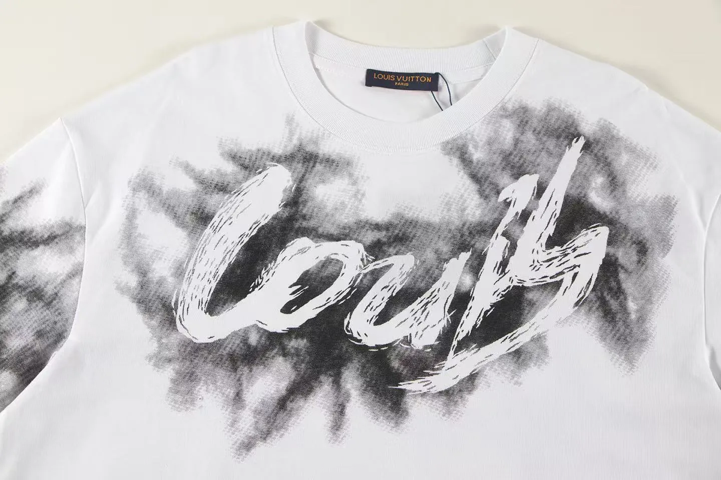 🅿️150 Style: 2026 new Louis Vuitton short-sleeved T-shirt Material: High version 300g double yarn combed cotton Size: S～XL Color: White Style number: Z034
